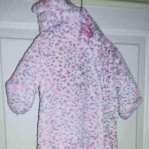 Carter's Cozy Pink Leopard Print Hooded one piece baby size 3-6 months